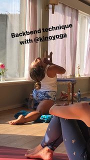 Kino MacGregor feet photo thumbnail