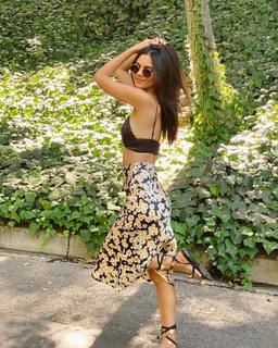 Victoria Justice feet photo thumbnail