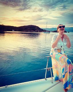 Hadise feet photo thumbnail