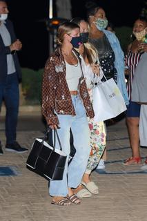 Sofia Richie feet photo thumbnail
