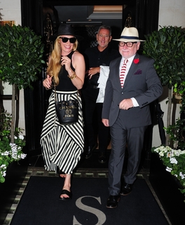 Cat Deeley feet photo thumbnail