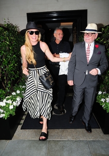 Cat Deeley feet photo thumbnail
