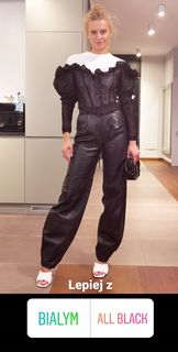 Karolina Pisarek feet photo thumbnail