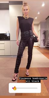 Karolina Pisarek feet photo thumbnail