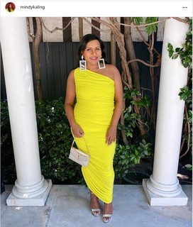 Mindy Kaling feet photo thumbnail