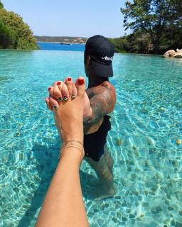 Chiara Ferragni feet photo thumbnail