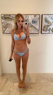 Chiara Ferragni feet photo thumbnail