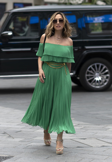 Myleene Klass feet photo thumbnail