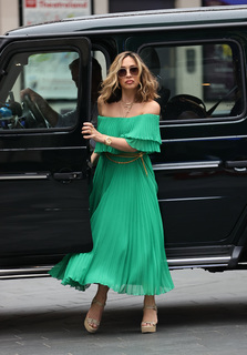 Myleene Klass feet photo thumbnail