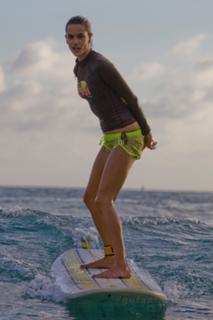 Alessandra Ambrosio feet photo thumbnail