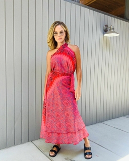 Julie Benz feet photo thumbnail