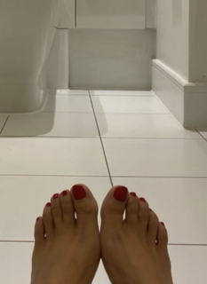 Andrea McLean feet photo thumbnail