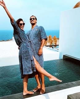 Iris Mittenaere feet photo thumbnail