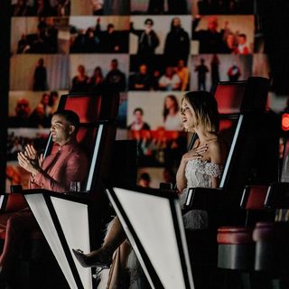 Delta Goodrem feet photo thumbnail