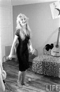 Brigitte Bardot feet photo thumbnail