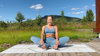 Kino MacGregor feet photo thumbnail