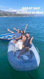 Victoria Justice feet photo thumbnail