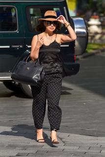 Myleene Klass feet photo thumbnail