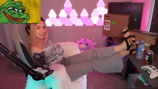 Natalia Mogollon feet photo thumbnail