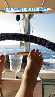 Veronica Maya feet photo thumbnail