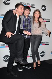 Sarah Hyland feet photo thumbnail