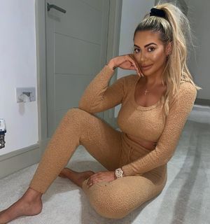 Chloe Ferry feet photo thumbnail