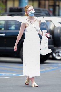 Elle Fanning feet photo thumbnail