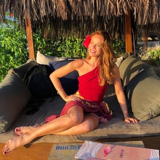Mariana Ximenes feet photo thumbnail