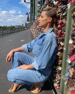 Michelle Hunziker feet photo thumbnail
