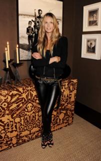 Elle Macpherson feet photo thumbnail
