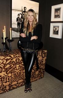 Elle Macpherson feet photo thumbnail