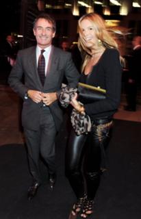 Elle Macpherson feet photo thumbnail