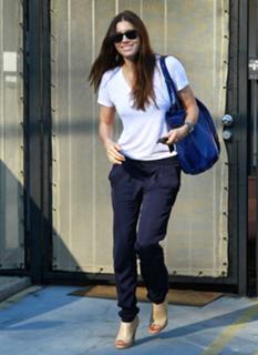 Jessica Biel feet photo thumbnail