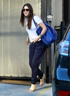 Jessica Biel feet photo thumbnail