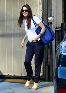 Jessica Biel feet photo thumbnail