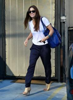 Jessica Biel feet photo thumbnail