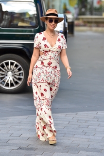 Myleene Klass feet photo thumbnail