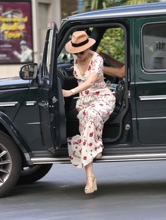 Myleene Klass feet photo thumbnail