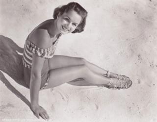 Debbie Reynolds feet photo 4