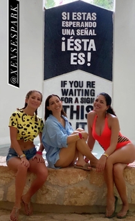 Claudia Lizaldi feet photo thumbnail