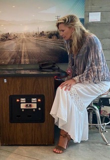 Natasha Henstridge feet photo thumbnail