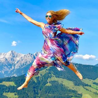 Sonya Kraus feet photo thumbnail