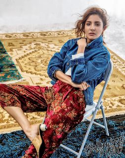 Anushka Sharma feet photo thumbnail