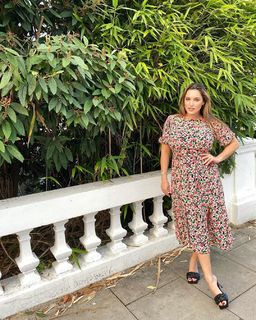Kelly Brook feet photo thumbnail