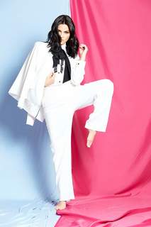 Maite Perroni feet photo thumbnail