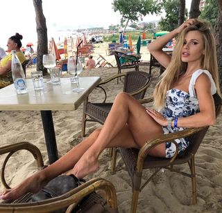 Dorota Rabczewska feet photo thumbnail