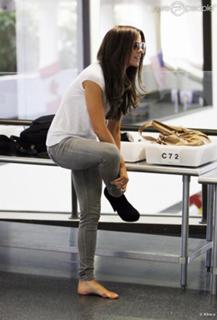 Kate Beckinsale feet photo thumbnail
