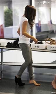 Kate Beckinsale feet photo thumbnail