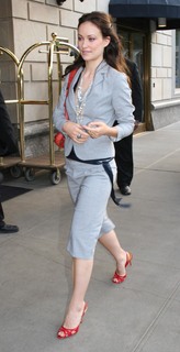Olivia Wilde feet photo thumbnail