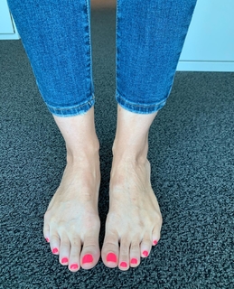 Kyle Unfug feet photo thumbnail